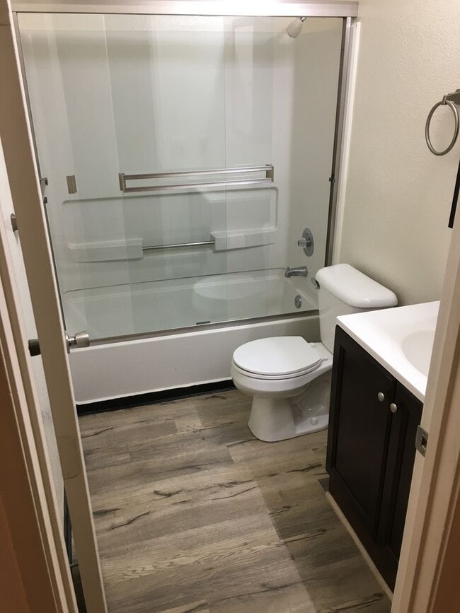 Building Photo - 3 bedroom 2 bath Windsong Condo ~ Includes...
