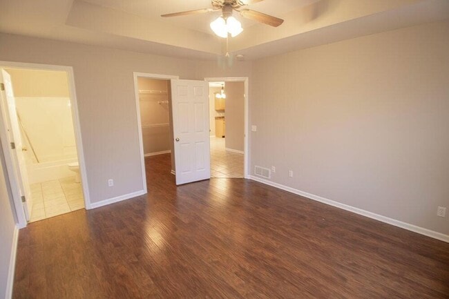 Building Photo - 1910 Harmony St