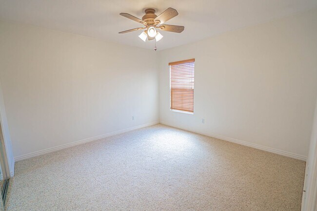 Building Photo - Bella Ventana 3 Bedroom Rental Home in Valencia!