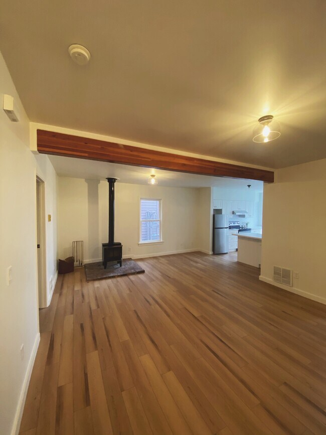 Living room - 2608 E Madison St