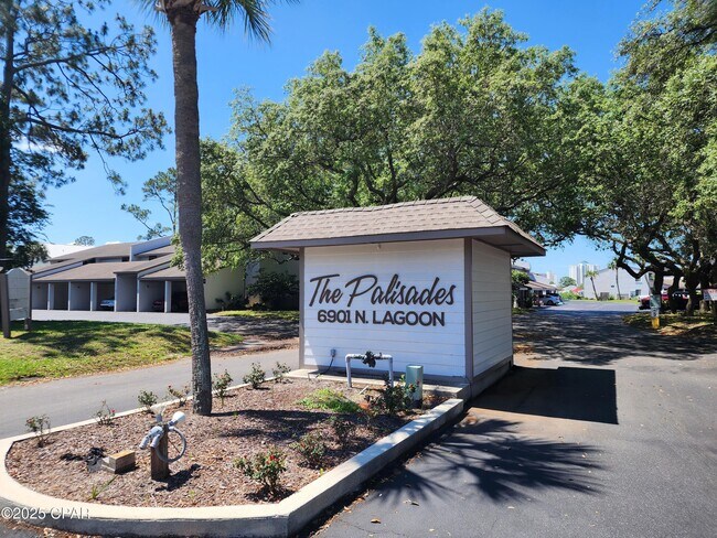 Primary Photo - 6901 N Lagoon Dr