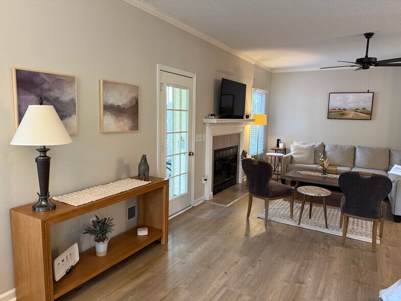 Building Photo - 105 Amick St