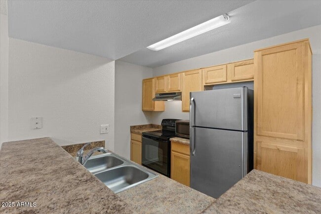 Building Photo - 2938 N 61st Pl