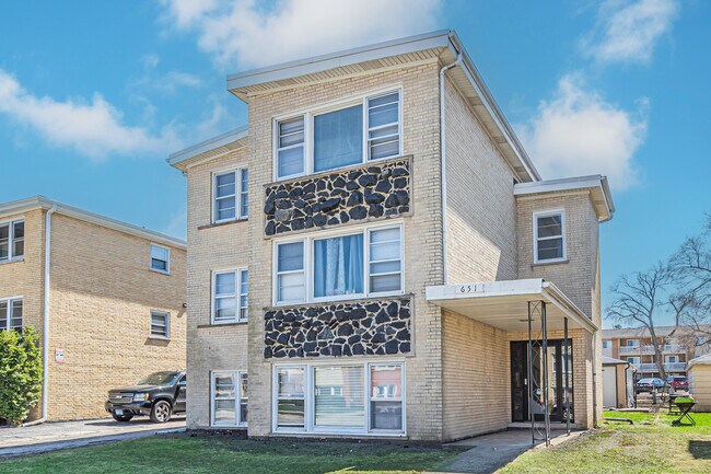 Building Photo - 651 Beau Ct
