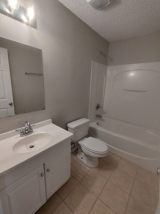 Building Photo - Spacious 2BD/2.5BA Townhome super close to CCU, HGTC, and CMC!