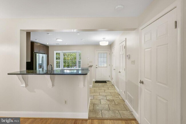 Building Photo - 124 Barnsfield Ct