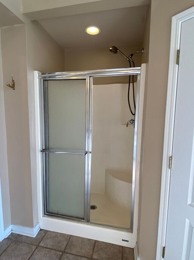 Building Photo - Golden Meadows Rental