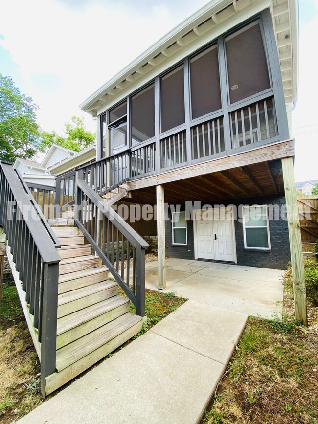 Building Photo - ** Move In Special ** Spacious Newer Built...