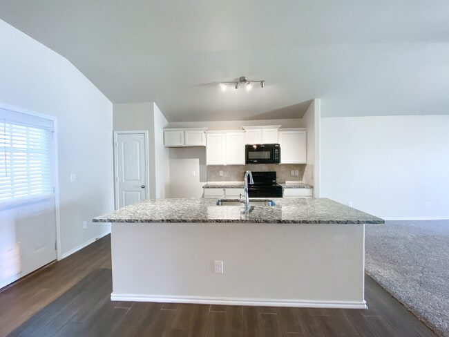 Building Photo - 3/2/2 Home in Windstone!