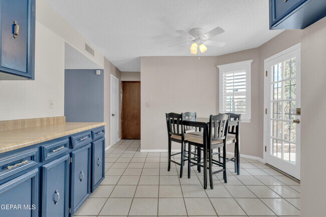 Building Photo - 6820 Villa Hermosa Dr