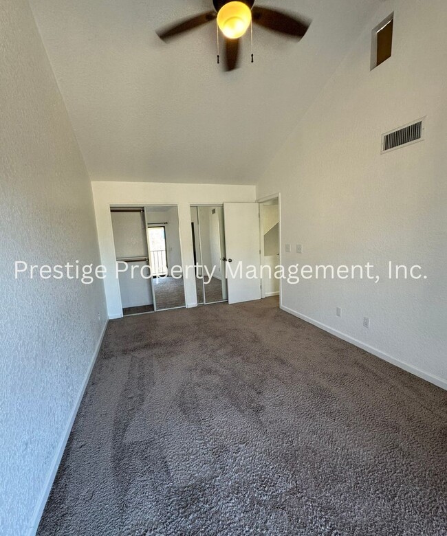 Building Photo - 3/2.5 Beautiful 2 Story Townhome!
