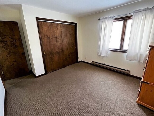 Building Photo - 305 N Chipmunk Cir