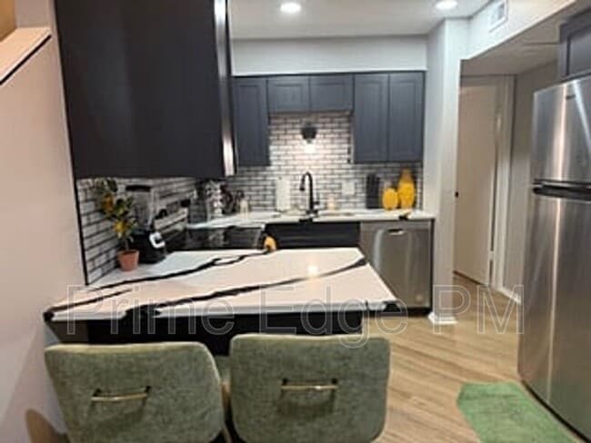 Building Photo - 1801 Ridgehaven Ct