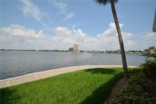 Building Photo - 7420 Bay Island Dr S