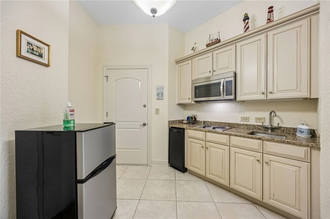 Building Photo - 150 Salt Air Dr