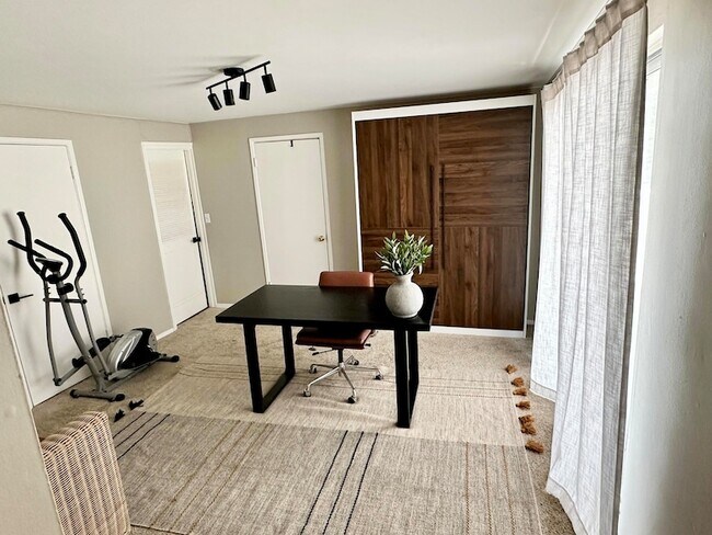 Building Photo - 450 Santa Rosa Ln