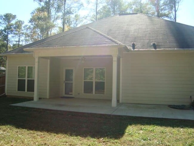 Building Photo - Home in Phenix City available to rent 10/2...