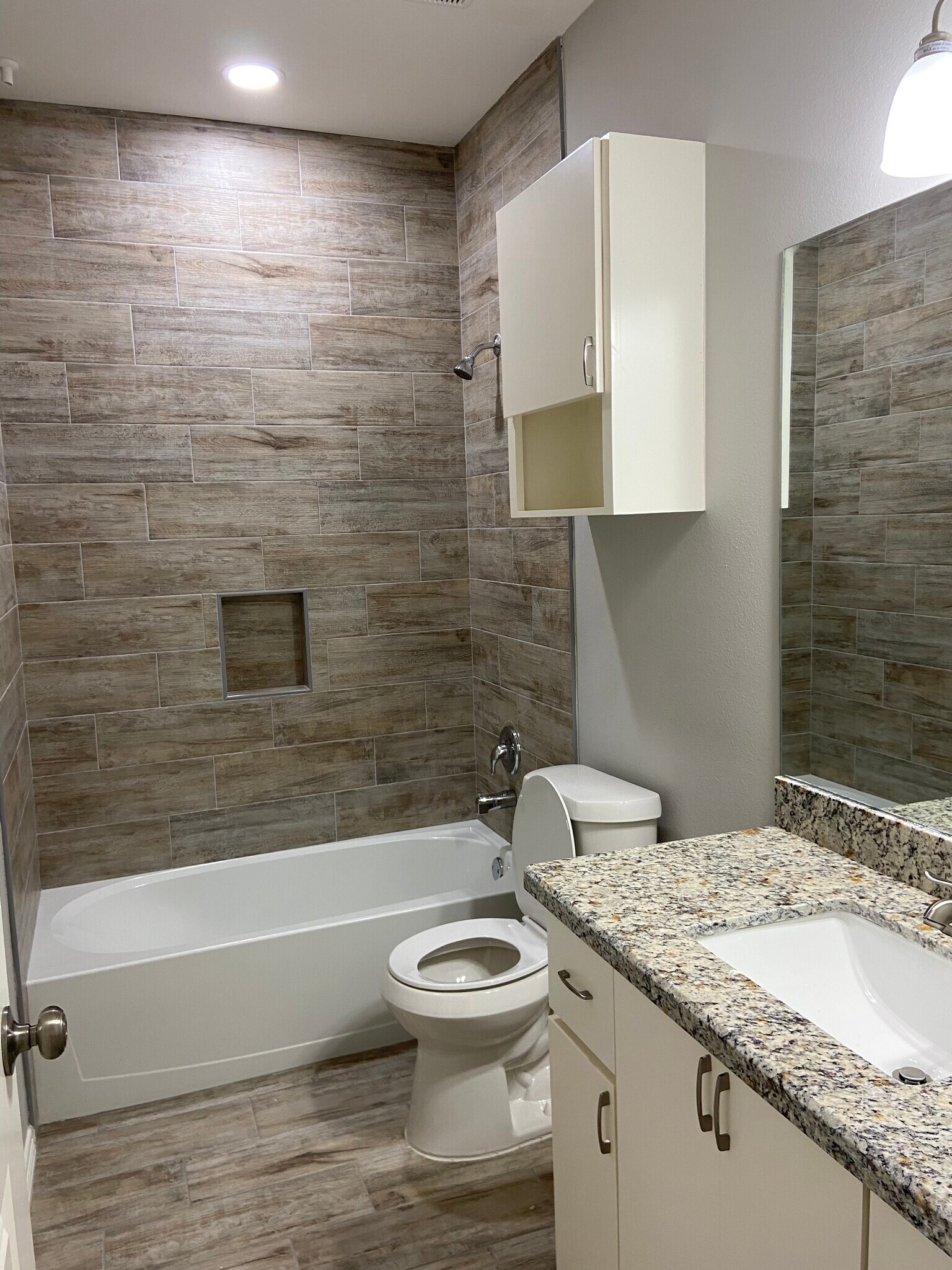 Building Photo - 1406 W Heritage Dr