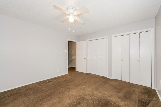 Building Photo - 5905 Shadydell Dr