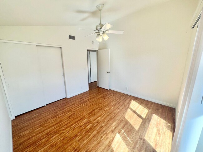 Building Photo - Spacious 3BR Single-Story Residence | Central Air, Fireplace, Private Backyard Retreat