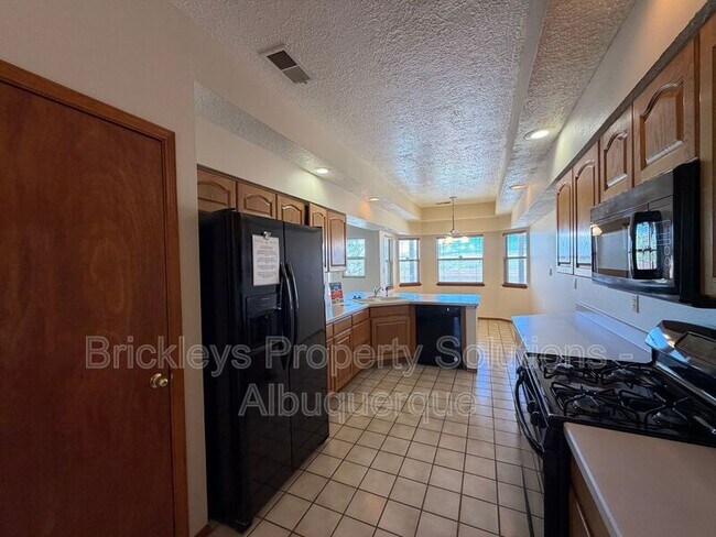 Building Photo - 7281 Spruce Mountain Loop NE