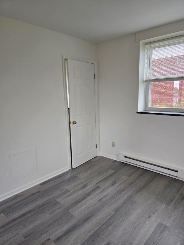 Building Photo - 2 Main St