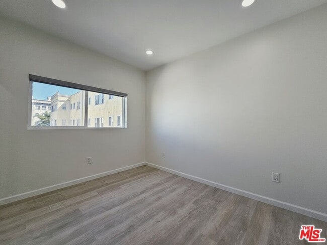 Building Photo - 2826 3/4-2824 Leeward Ave