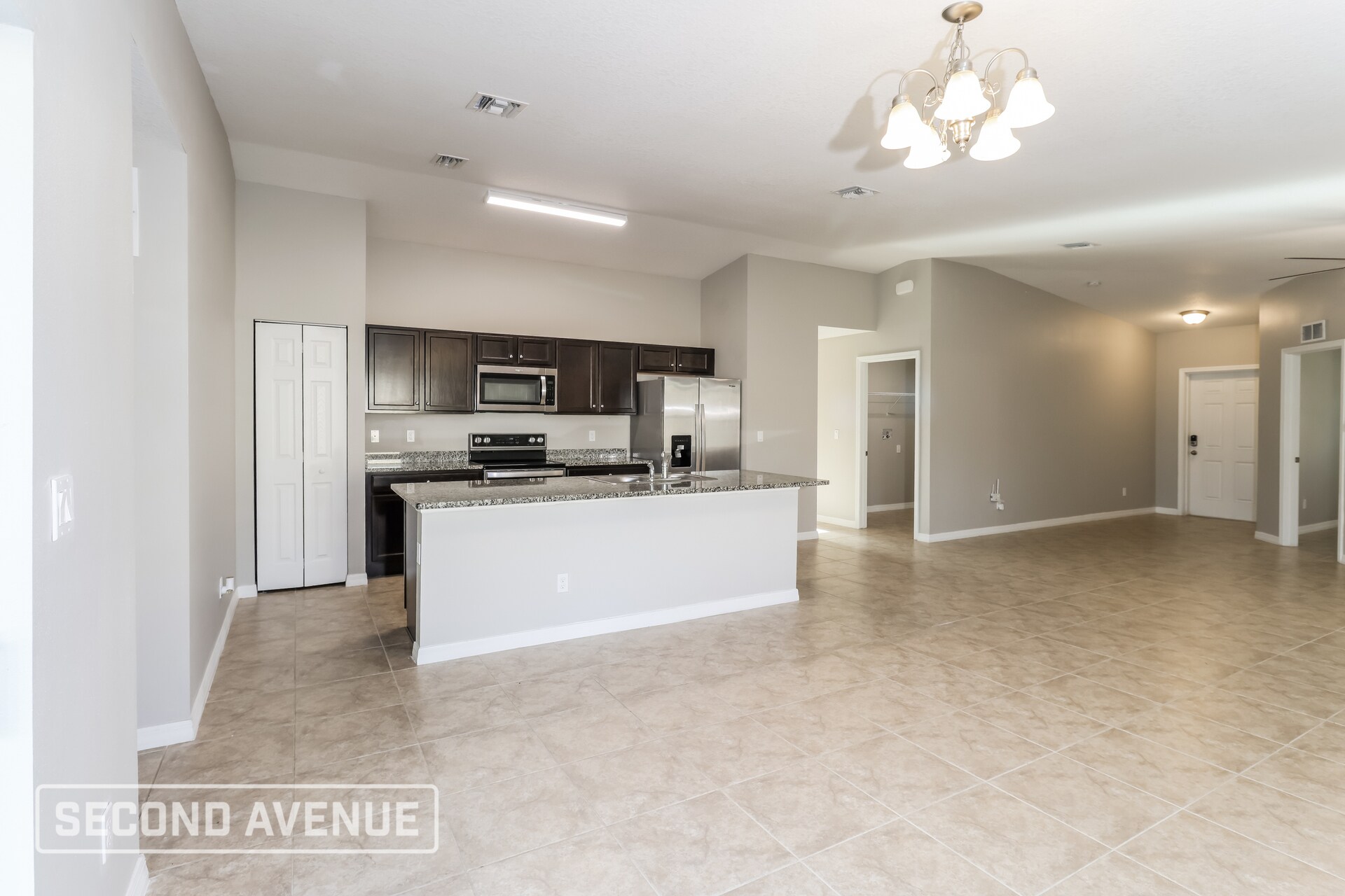 Building Photo - 594 Topeka Rd SW