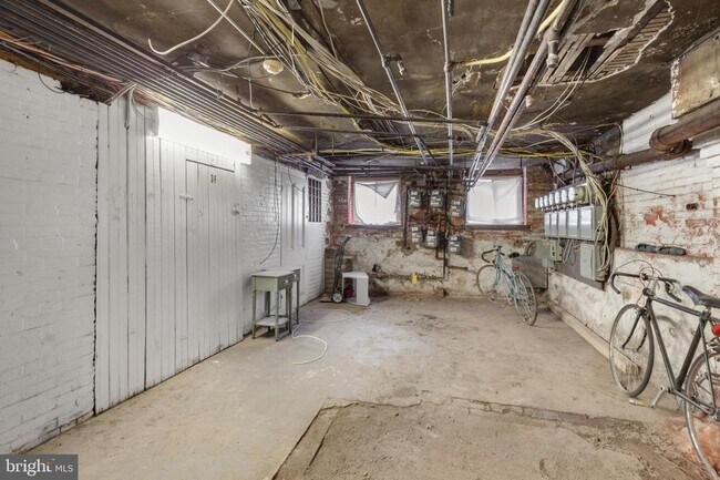 Building Photo - 3017 W Girard Ave