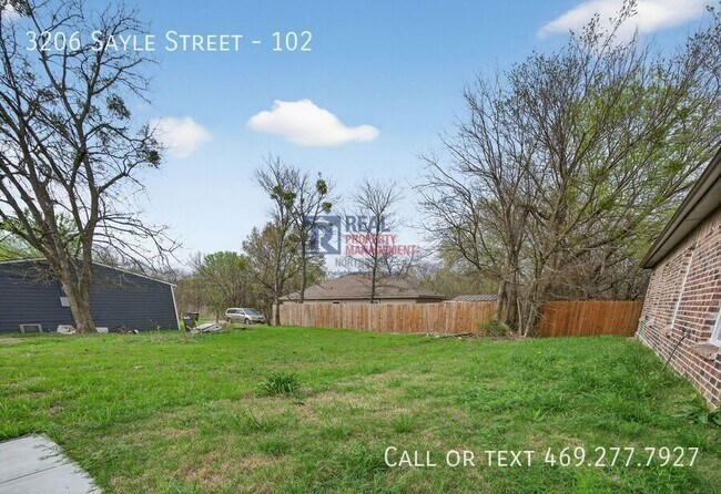 Building Photo - 3206 Sayle St