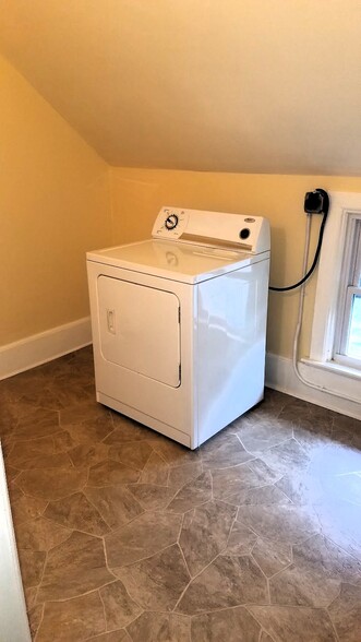 Building Photo - 2106 Folger Ct