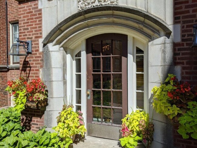 Primary Photo - 2 bedroom in Evanston IL 60202