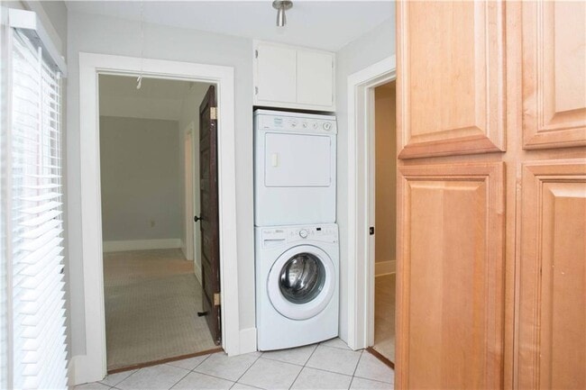 Building Photo - 1214 W 8th St