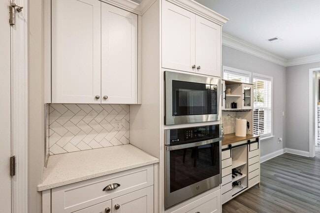 Building Photo - 3580 Hilltop Trl