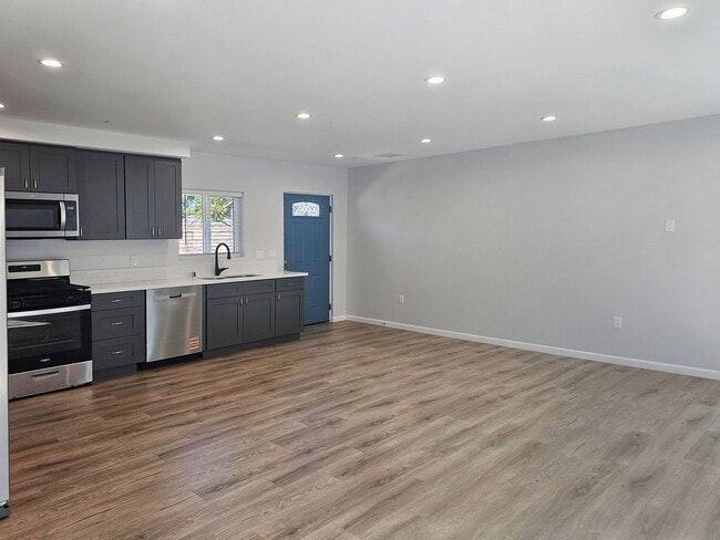 Building Photo - New 2 Bd, 2Ba with Large Yard!