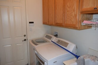Building Photo - Coming Soon! Spacious Single-Story Home for Lease in Lathrop!