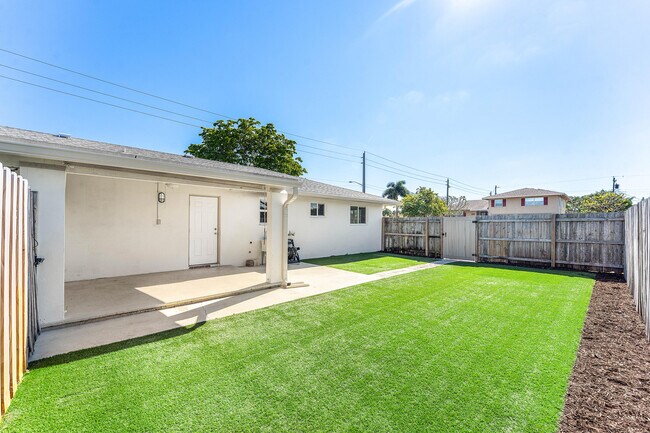 Building Photo - 7643 Overlook Rd