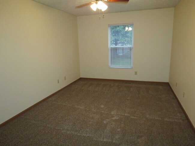 Building Photo - 4284 Nipigon Dr