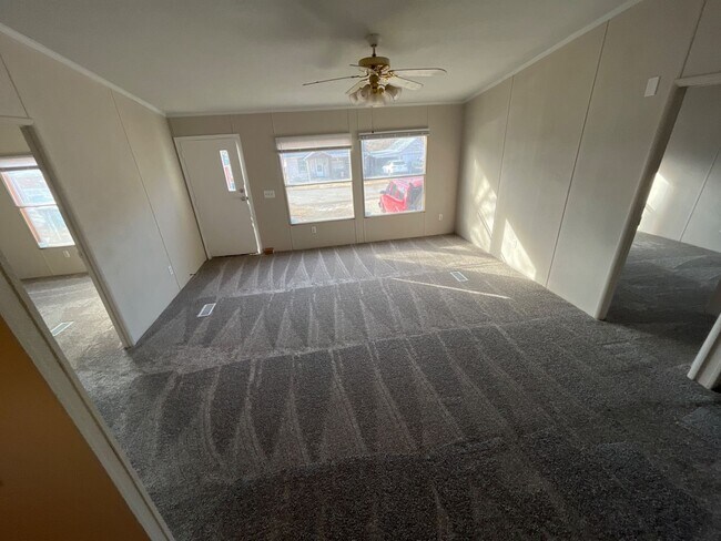 Building Photo - 210 N Walnut St