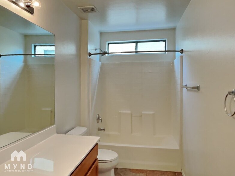 Building Photo - 9977 E Emberwood Dr
