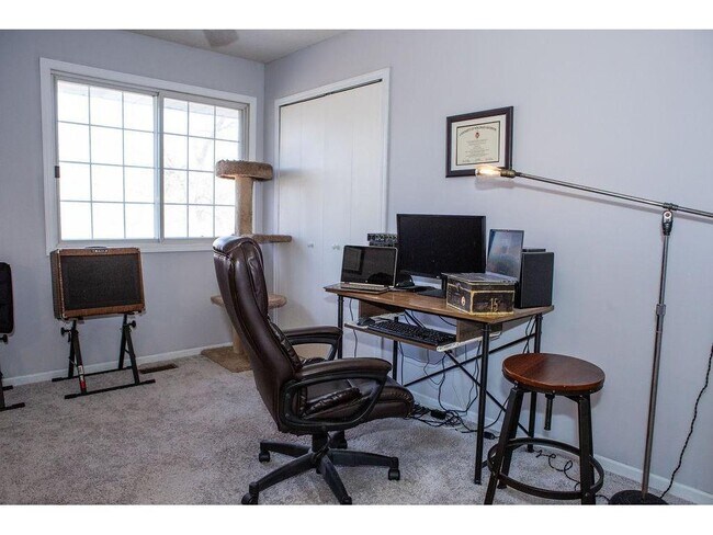 Building Photo - 2556 Lockwood Dr