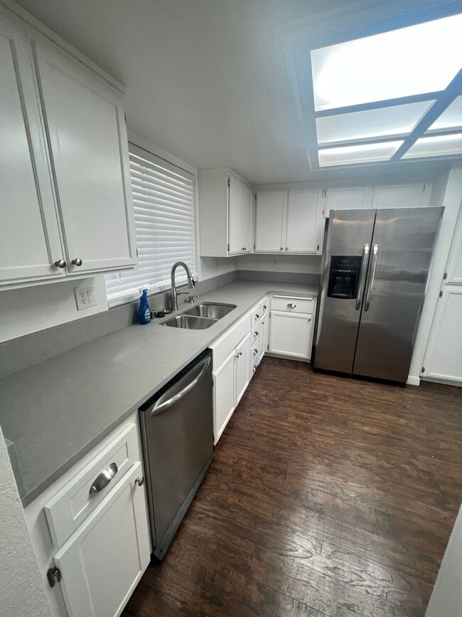 Building Photo - Great looking home on a court location wit...