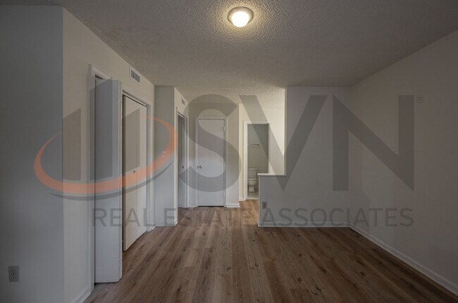 Building Photo - Spacious 2BR, 2BA Condo in Desirable Chapel Hill Community