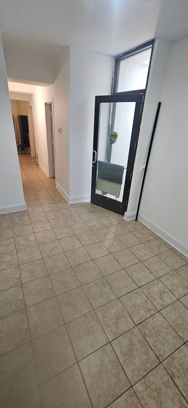 Building Photo - 1811 W 63rd St