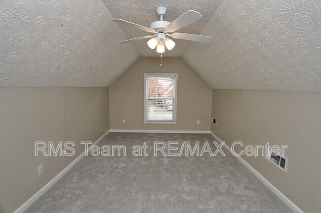 Building Photo - 1490 Creek Pointe Cir