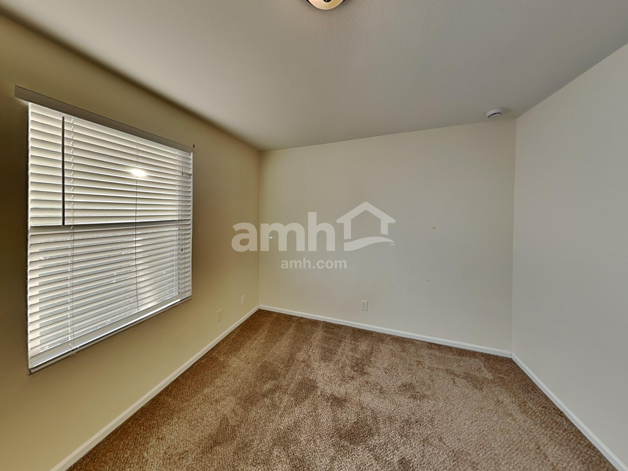 Building Photo - 5366 N Laredo St