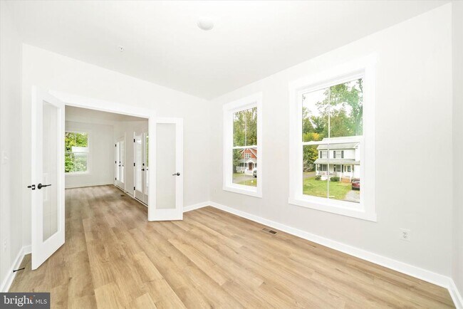 Building Photo - 801 Cedar Ave