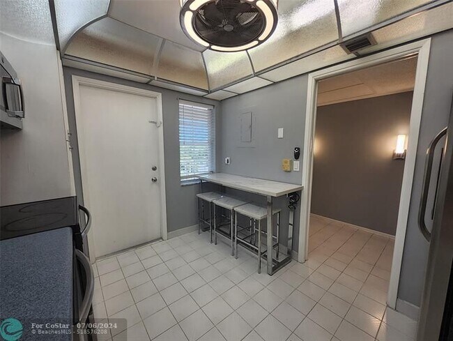 Building Photo - 3090 N Course Dr