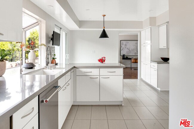 Building Photo - 3360 Ley Dr