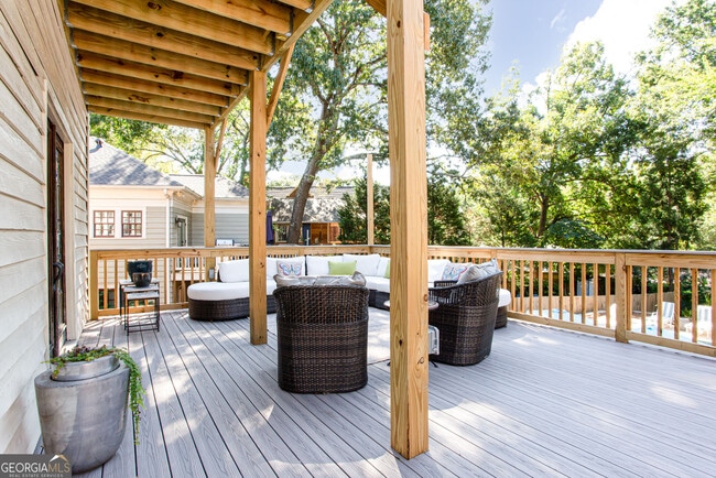 Building Photo - 524 Seminole Ave NE